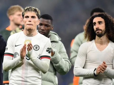 Garnacho bị các cầu thủ Chelsea 'hỏi tội'