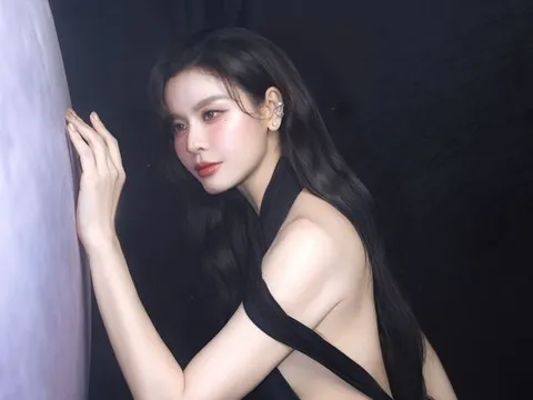 Trương Quỳnh Anh mặc váy dây 'bốc lửa', khoe trọn lưng trần nõn nà quyến rũ