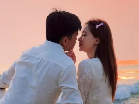 Hòa Minzy phản ứng cực gắt sau khi đăng ảnh tình tứ với chồng sắp cưới