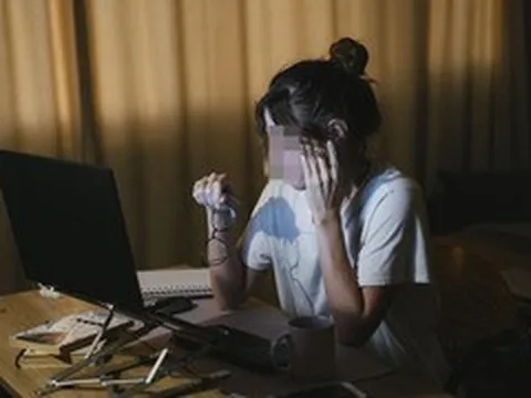 Kiếm 60 triệu/tháng để 'sống rực rỡ', cô gái trẻ nhập viện với danh sách bệnh dài