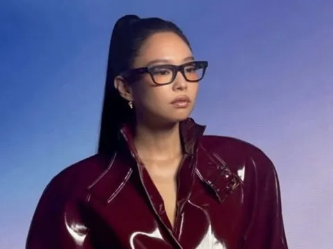Jennie (BLACKPINK) khoe vẻ quyến rũ đầy cuốn hút