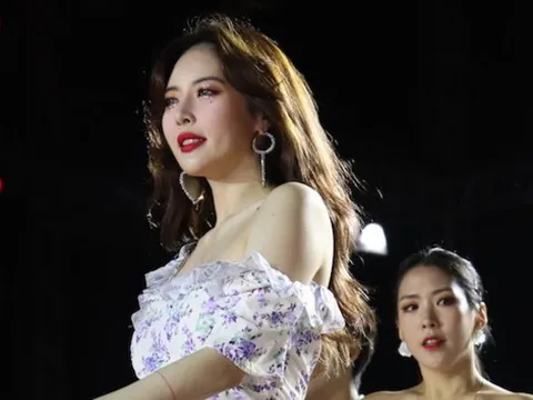 Nữ ca sĩ HyunA xuất hiện với diện mạo khác lạ