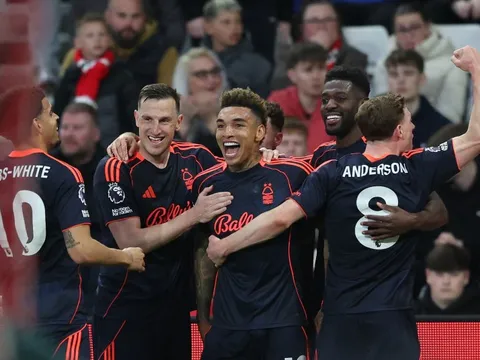 Forest đẩy Tottenham và West Ham vào cửa tử