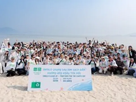 200 nhân viên UNIQLO Việt Nam chung tay làm sạch bãi biển Hà Khê