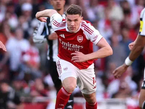 Pha bóng gây phẫn nộ của cầu thủ Arsenal