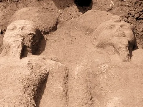 Ai Cập: Phát hiện bức tượng khổng lồ của vua Ramses II tại khu di tích cổ
