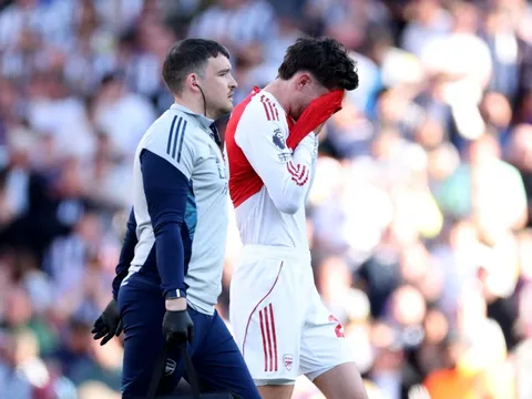 Arsenal trả giá đắt sau chiến thắng trước Newcastle