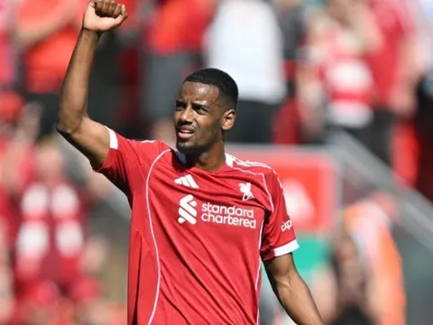 Liverpool bằng điểm MU