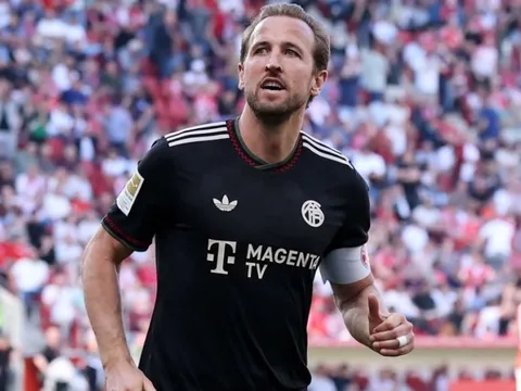 Bayern lội ngược dòng khó tin