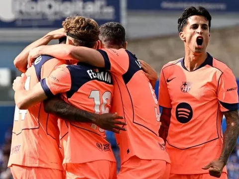 Rashford tỏa sáng, Barcelona bỏ xa Real Madrid 11 điểm