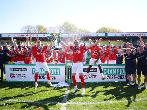 Bàn thắng điên rồ phút 90+13 đưa đội bóng Anh thăng hạng nghẹt thở