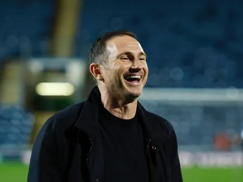 Lampard được khuyên tránh xa Chelsea