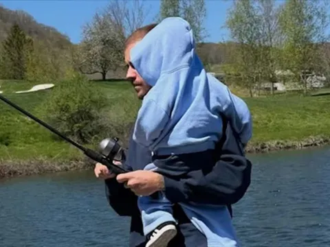 Justin Bieber chia sẻ khoảnh khắc ngọt ngào bên con trai sau màn trình diễn bùng nổ ở Coachella