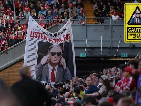 CĐV Liverpool phản đối ông chủ đội bóng