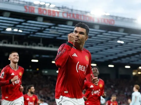 Casemiro đang dạy MU bài học đắt giá