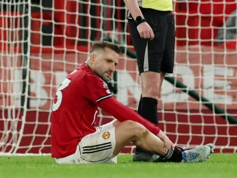 Vết gợn trong ngày MU tiến sát vé dự Champions League