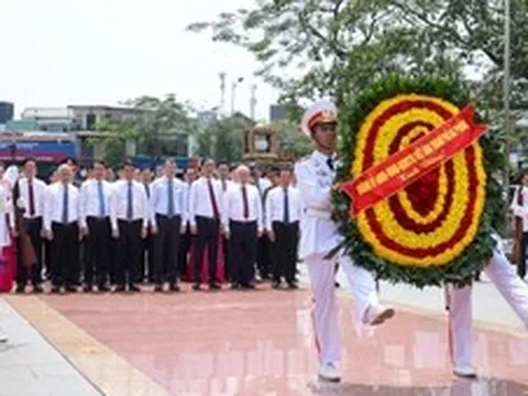 Thủ tướng Lê Minh Hưng dâng hương tưởng niệm các Anh hùng liệt sĩ; tri ân người có công tại Hải Phòng