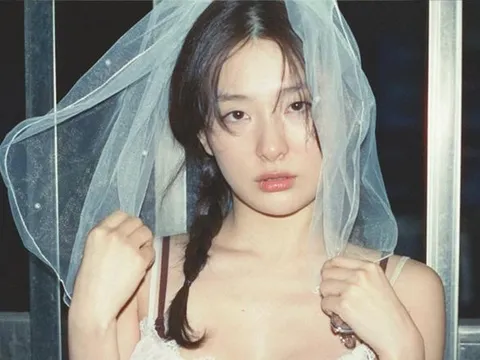 Seulgi (Red Velvet) khoe sức hút với loạt ảnh đậm màu sắc nghệ thuật