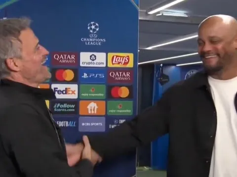 Enrique và Kompany nói gì với nhau sau trận cầu 9 bàn?