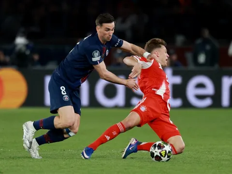 Rooney: 'PSG và Bayern phòng ngự như nghiệp dư'