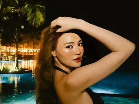 Ninh Dương Lan Ngọc lộ khuyết điểm khi mặc đồ hở