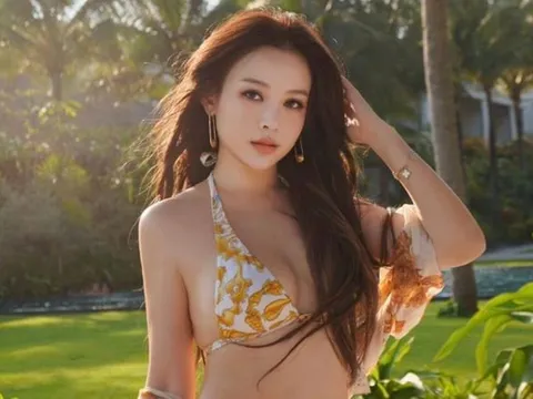 Huyền Baby mặc đồ bơi hai mảnh gợi cảm tột độ