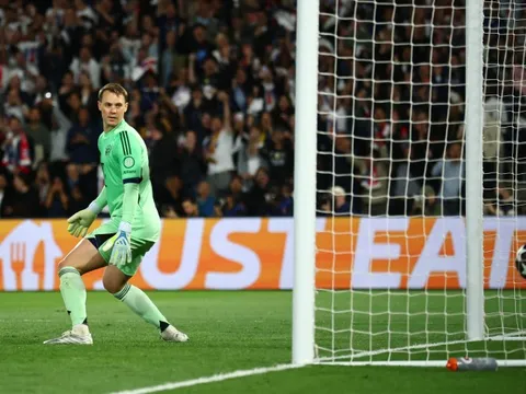 Kỷ lục đáng quên của Neuer