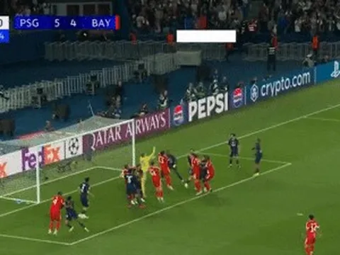 Pha bóng trên vạch vôi phút 90+4 ngăn Bayern hòa PSG 5-5