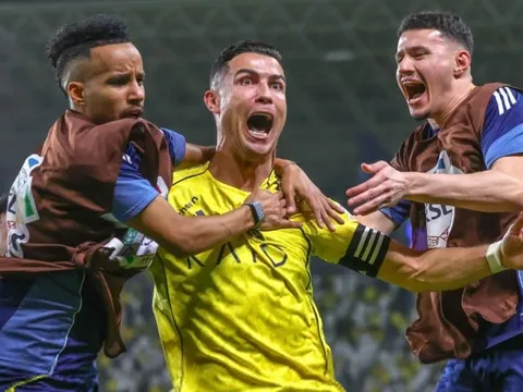 Ronaldo tỏa sáng, Al Nassr sáng cửa vô địch