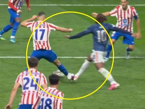 CĐV Arsenal phẫn nộ với trọng tài