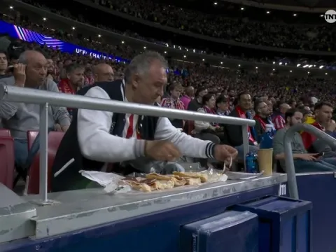 Hình ảnh chiếm sóng trận Atletico - Arsenal