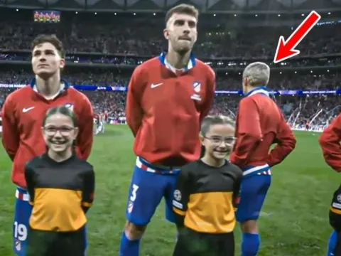 Khoảnh khắc xúc động của Griezmann