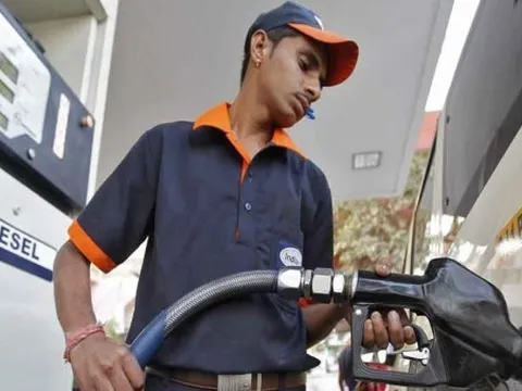 Ấn Độ giảm mạnh thuế xuất khẩu dầu diesel và nhiên liệu hàng không