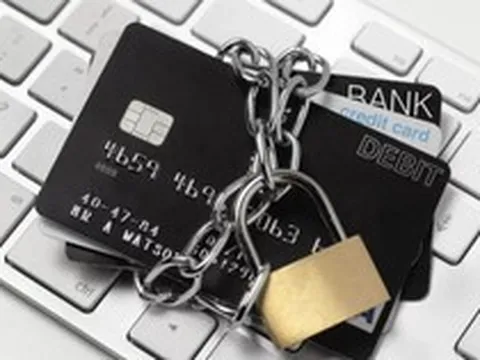 Trong tháng 5, ngân hàng sẽ "khóa" toàn bộ giao dịch chuyển khoản, nạp rút tiền online đối với những khách hàng này