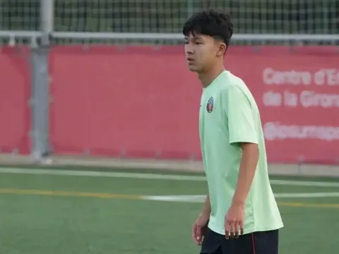Bị lừa trắng tay, cậu bé Kazakhstan vẫn chạm giấc mơ Barca