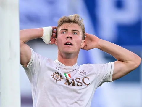 Napoli tạm biệt Scudetto