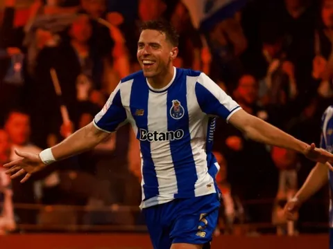 Porto biến kỳ tích bất bại của Mourinho thành vô nghĩa