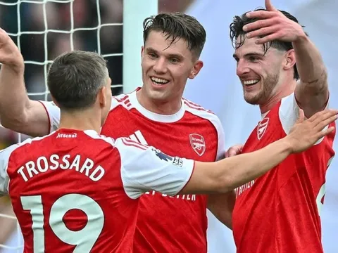 Arsenal hơn Man City 6 điểm