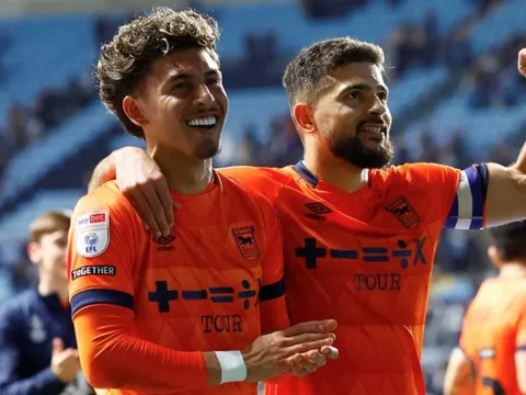 Đội bóng thứ 2 thăng hạng Premier League