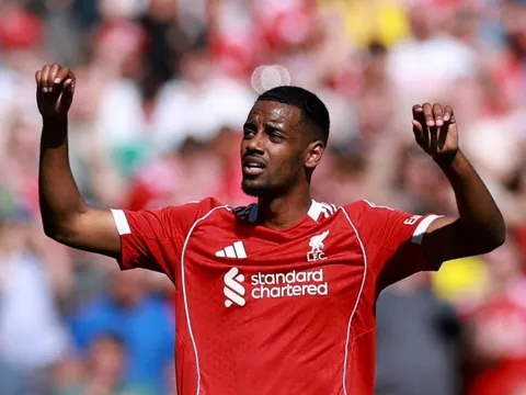 Liverpool mất Isak trước đại chiến MU