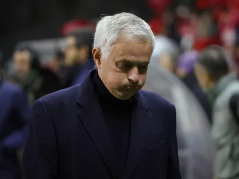 Benfica 'tặng' danh hiệu hay nhất trận cho trọng tài