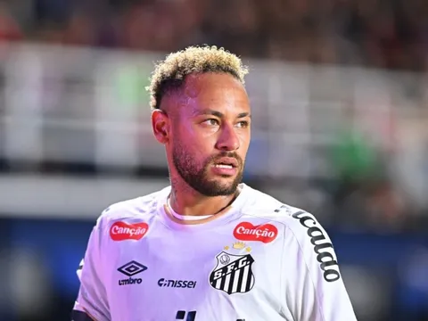 Neymar đang tự hại mình