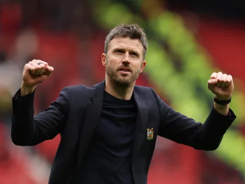 Lý do MU chưa ký dài hạn với Carrick