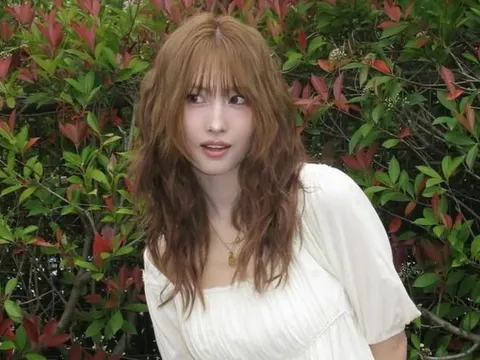 Momo (TWICE) khoe ảnh đời thường, khí chất rạng ngời khiến fan trầm trồ
