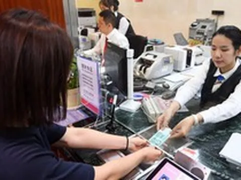 Dùng tài khoản chính chủ thanh toán bị từ chối dù còn tiền, người phụ nữ đến ngân hàng nhận tuyên bố: “Chủ tài khoản đã qua đời”