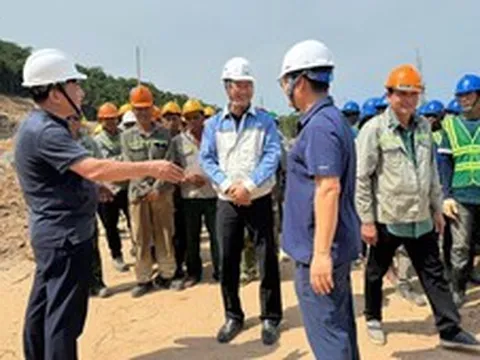 Ngành điện sát cánh cùng người lao động trên các công trường thi công xuyên lễ 30/4-1/5