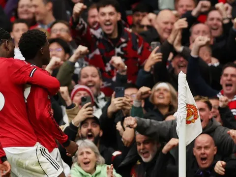 Cảm xúc trái ngược ở Old Trafford