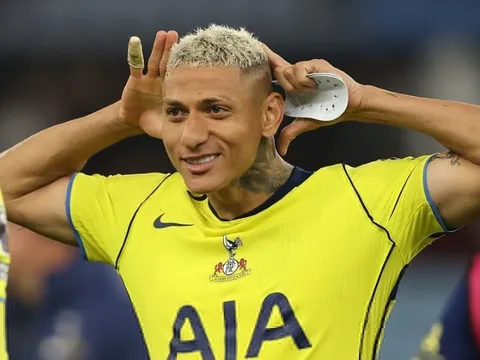 Tottenham gây bất ngờ