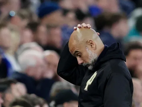 Man City dâng cơ hội cho Arsenal