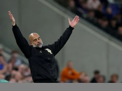 13 phút sụp đổ, Man City tự đánh rơi ngai vàng